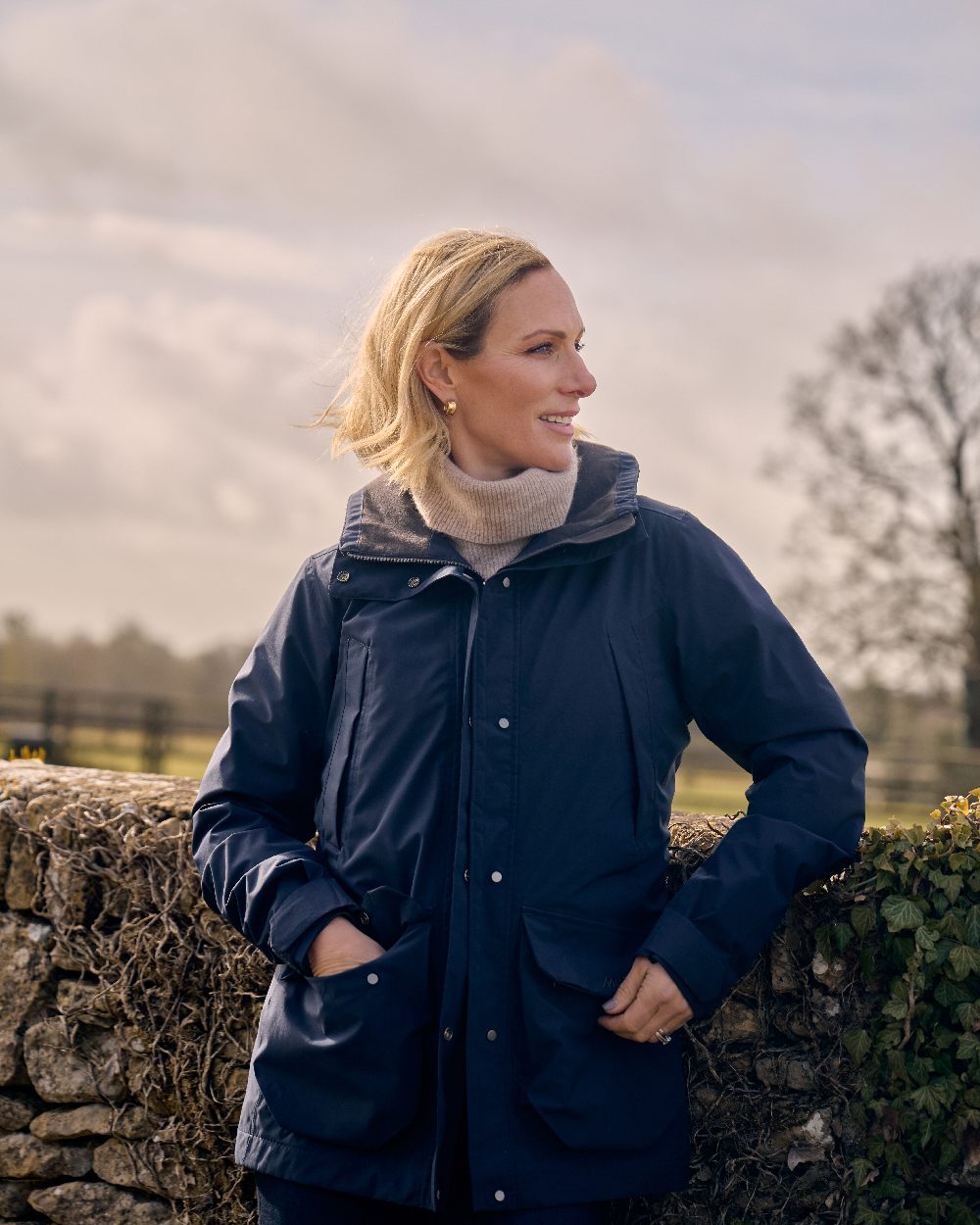 Navy Coloured Musto Womens Fenland Jacket 3.0 on Outdoor Background 