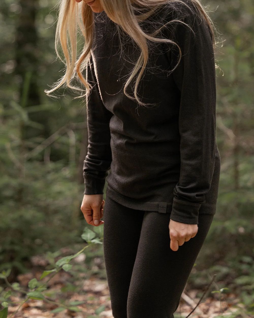 Dark Green coloured Northern Hunting Norr Fal Baselayer Pants on forest background 
