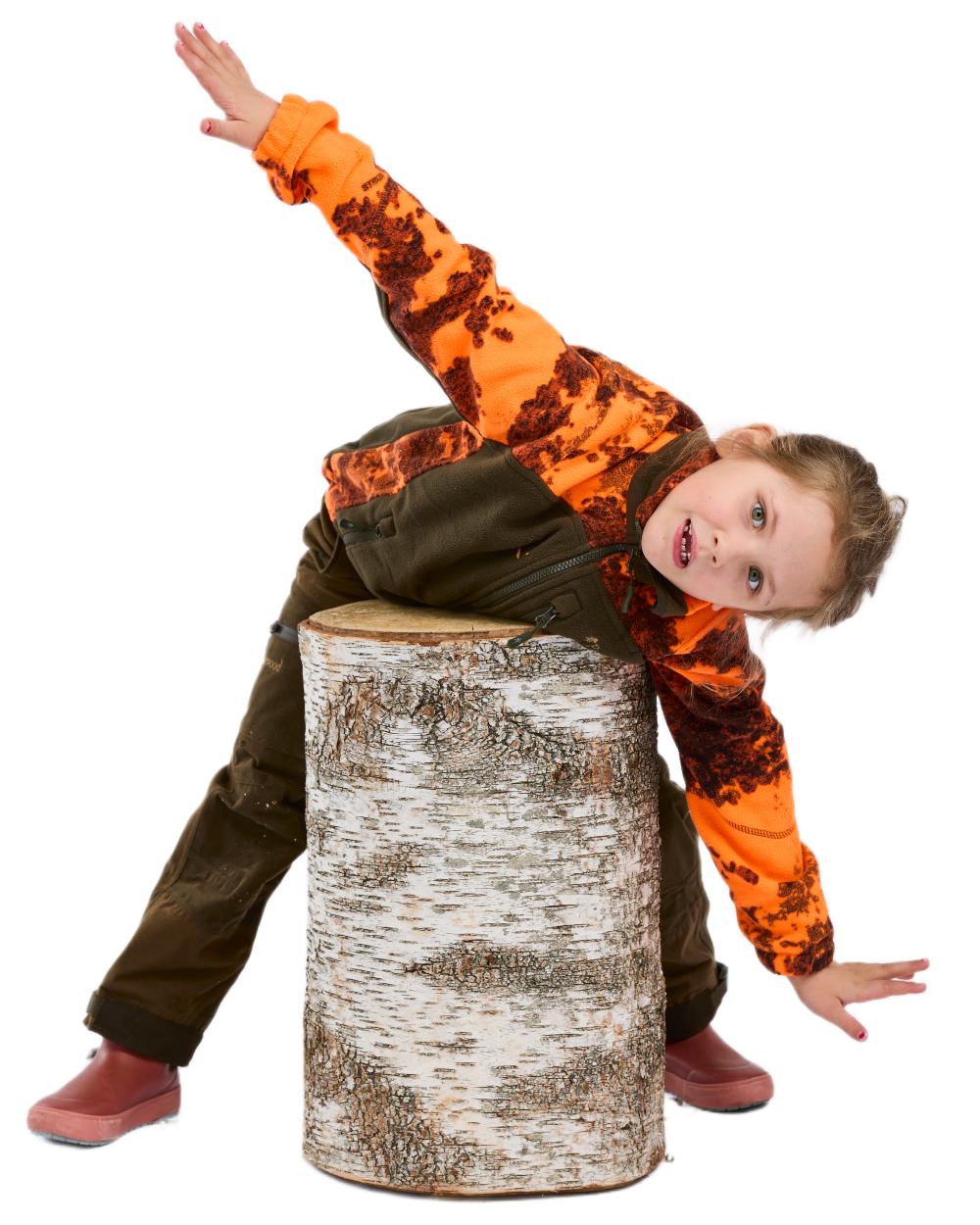 Strata Blaze Hunter Green coloured Pinewood Childrens Furudal Hunters Camou Fleece Jacket on white background 
