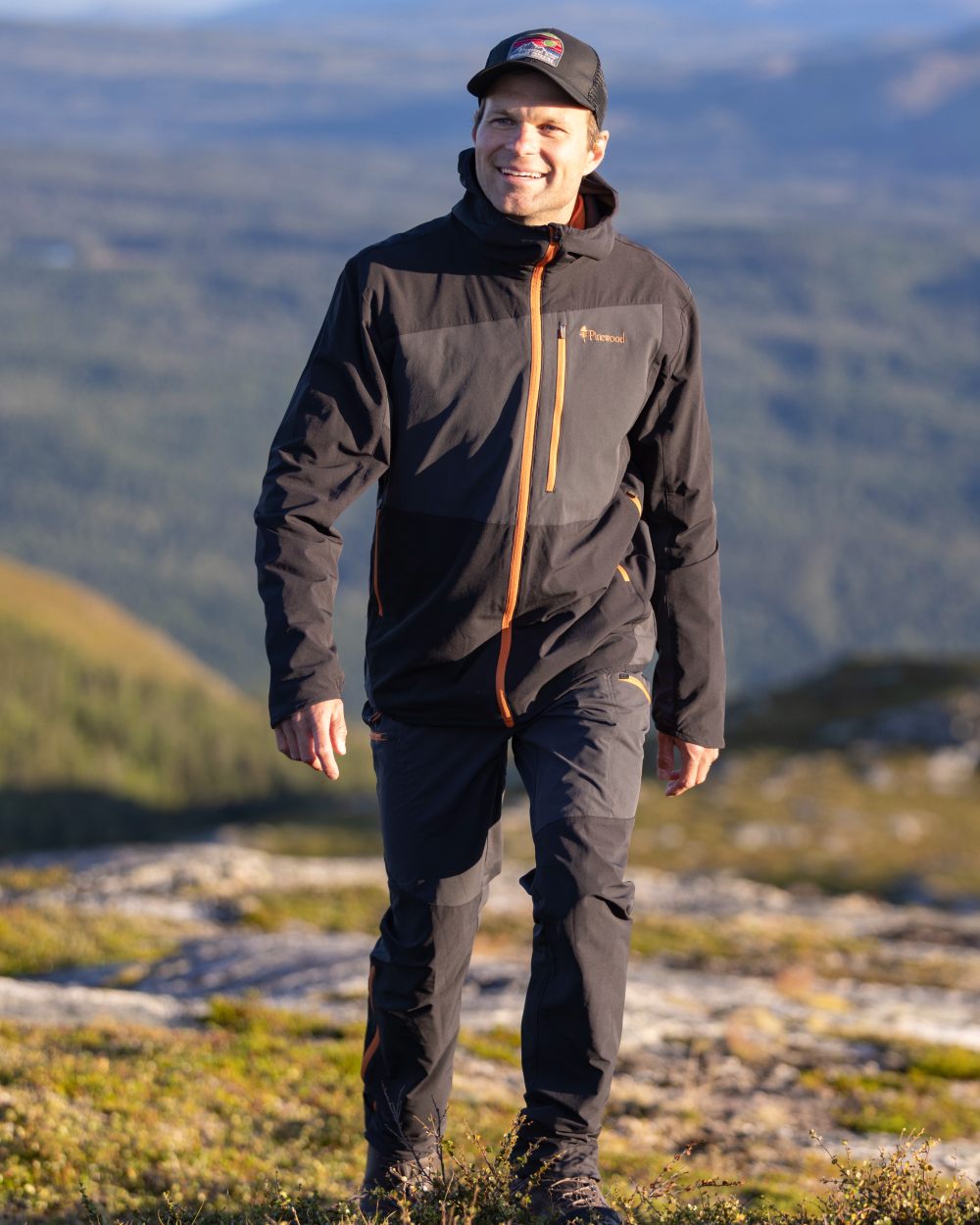 Dark Anthracite Black Coloured Pinewood Mens Abisko Light Stretch Jacket on mountain background 