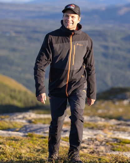 Dark Anthracite Black Coloured Pinewood Mens Abisko Light Stretch Jacket on mountain background 