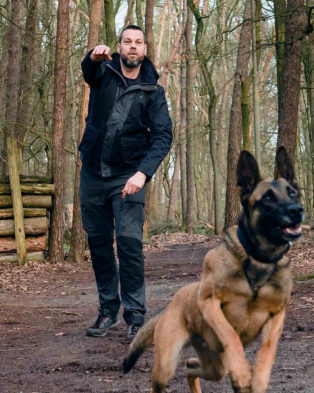 Dark Anthracite Black Coloured Pinewood Mens Caribou TC-Lite Trousers on outdoor background 