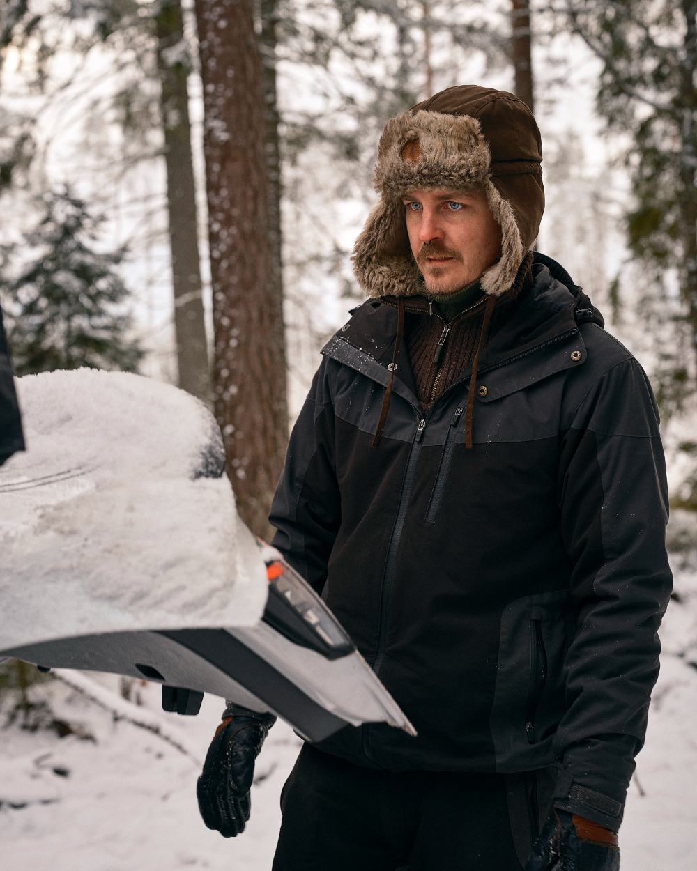 Black Dark Anthracite Coloured Pinewood Mens Finnveden Hybrid Extreme Jacket on forest background 