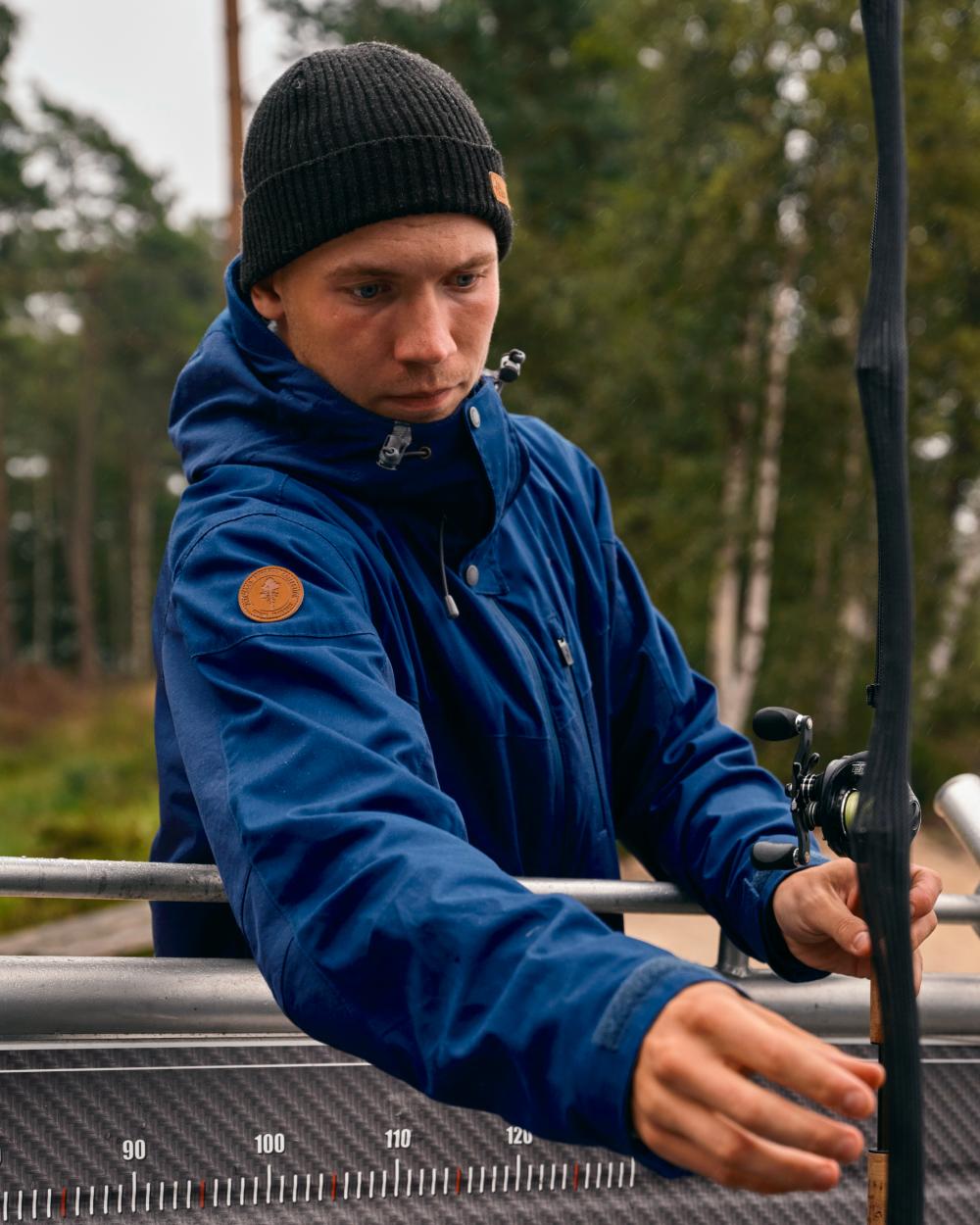 Dark Dive Coloured Pinewood Mens Finnveden Hybrid Jacket on forest background 