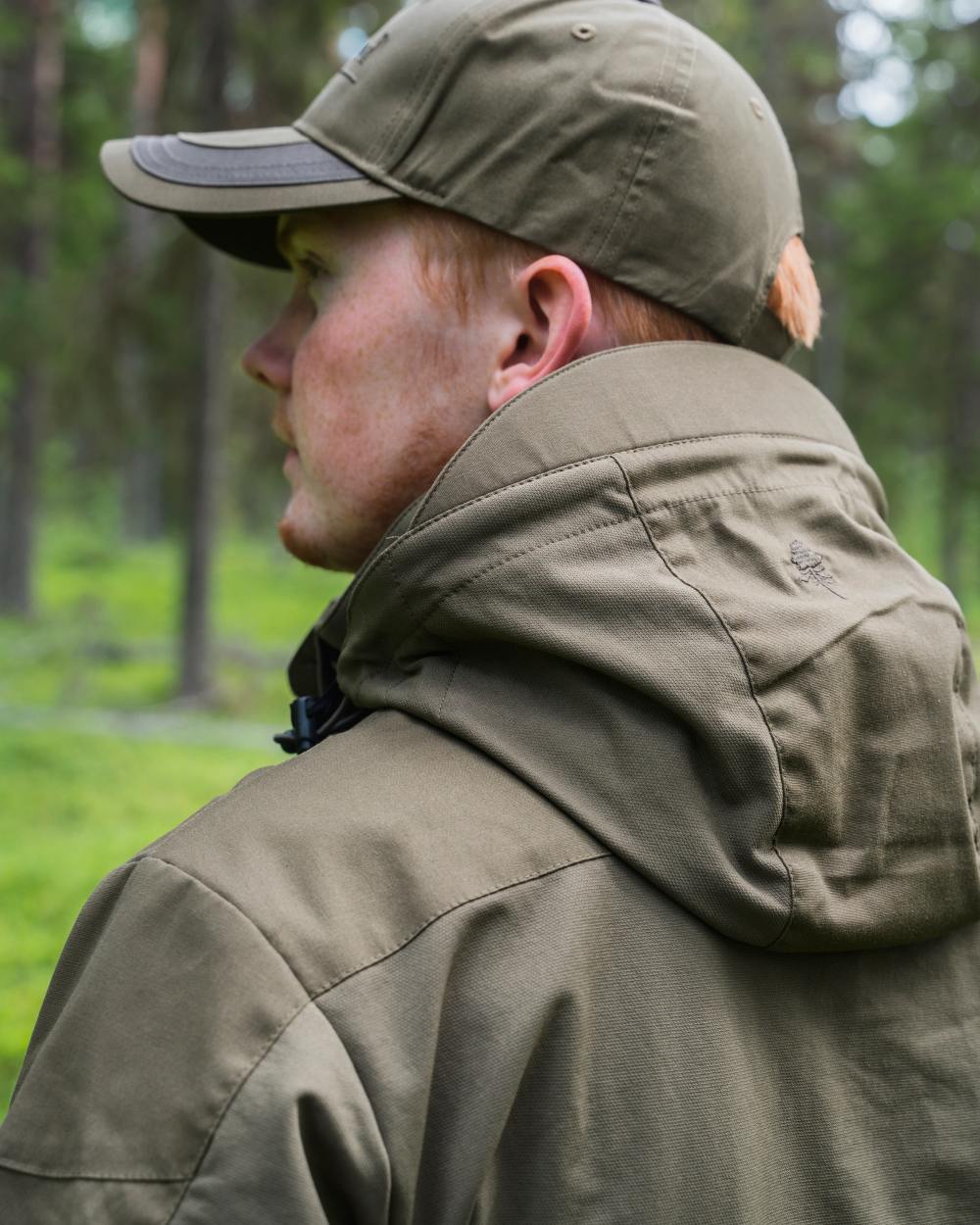 Hunting Olive Coloured Pinewood Mens Finnveden Hybrid Jacket on forest background 