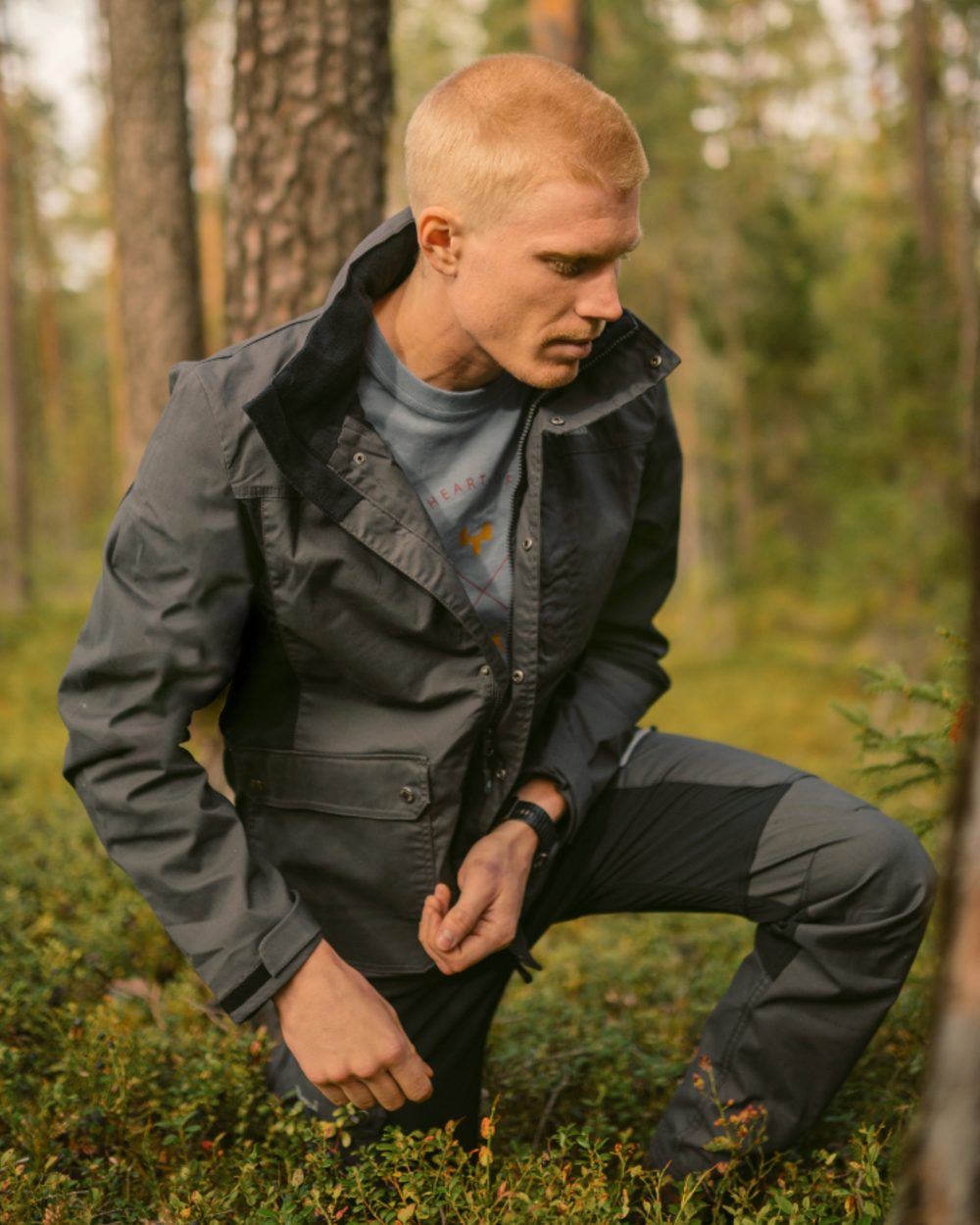 Dark Anthracite Black coloured Pinewood Mens Finnveden Trail Hybrid Jacket on forest background 