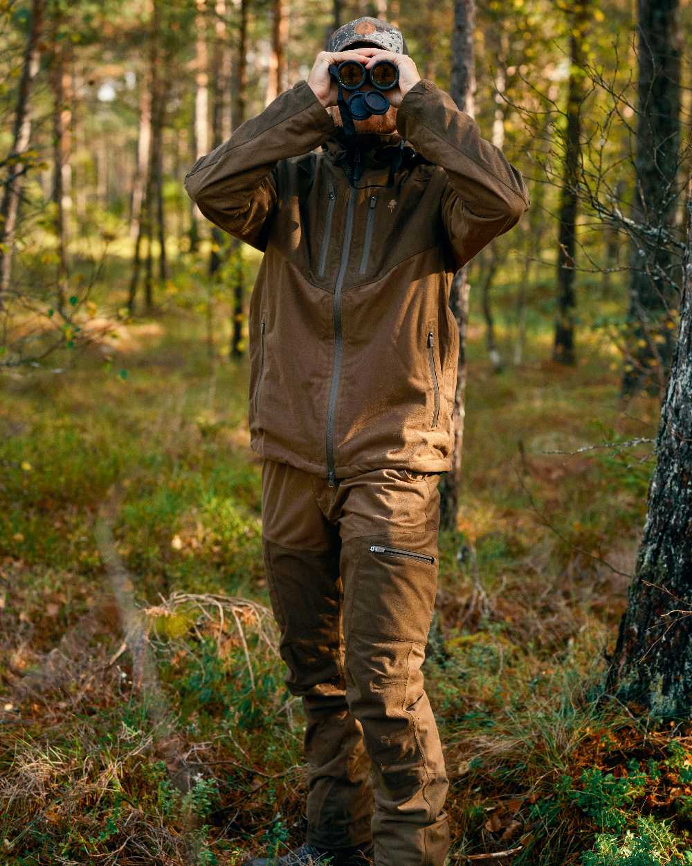 Hunting Brown Suede Brown Coloured Pinewood Mens Furudal Retriever Active Jacket on outdoor background 