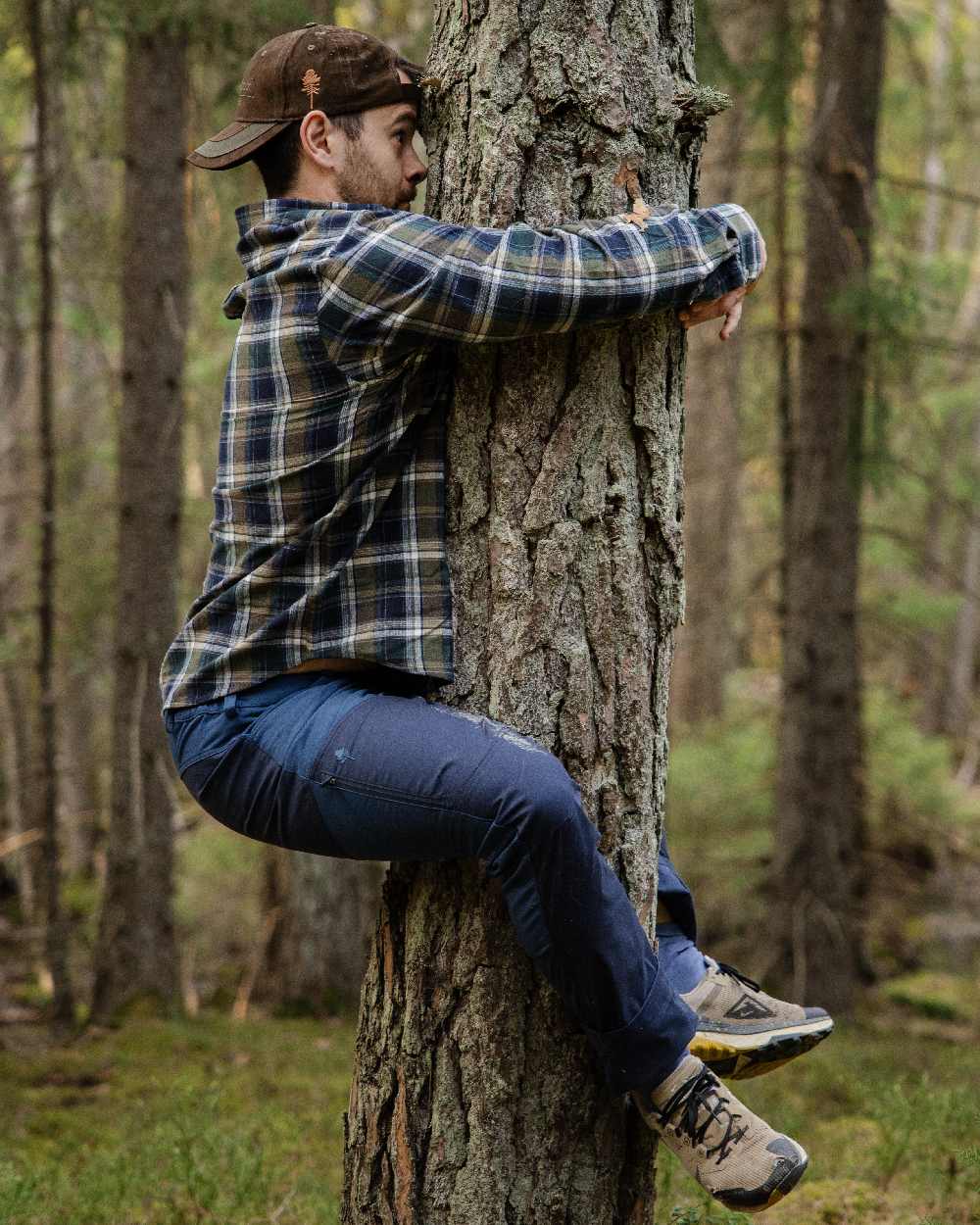 Green Navy Coloured Pinewood Mens Harjedalen Shirt on outdoor background 