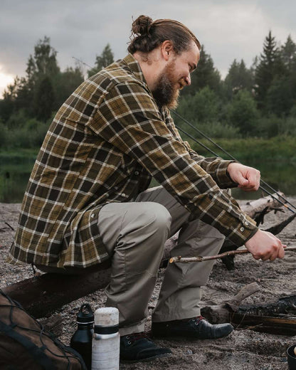 Hunting Olive Khaki Coloured Pinewood Mens Harjedalen Shirt on outdoor background 