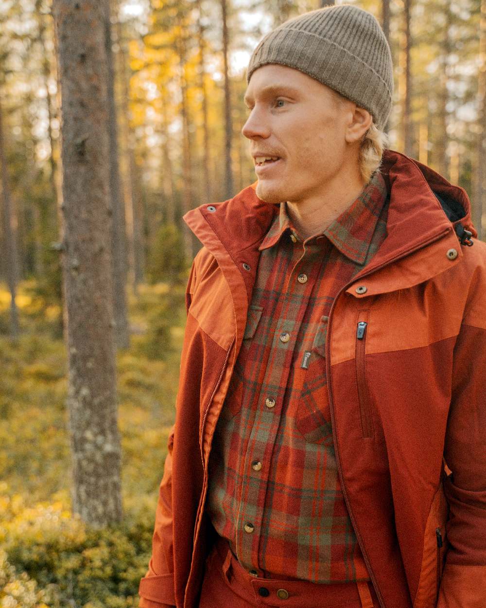 Terracotta Green Coloured Pinewood Mens Harjedalen Shirt on outdoor background 
