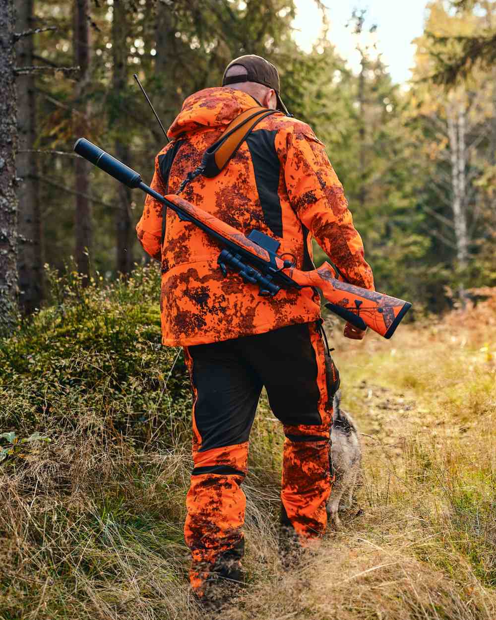 Strata Blaze Coloured Pinewood Mens Hunter Pro Xtreme 2.0 Camou Jacket on forest background 