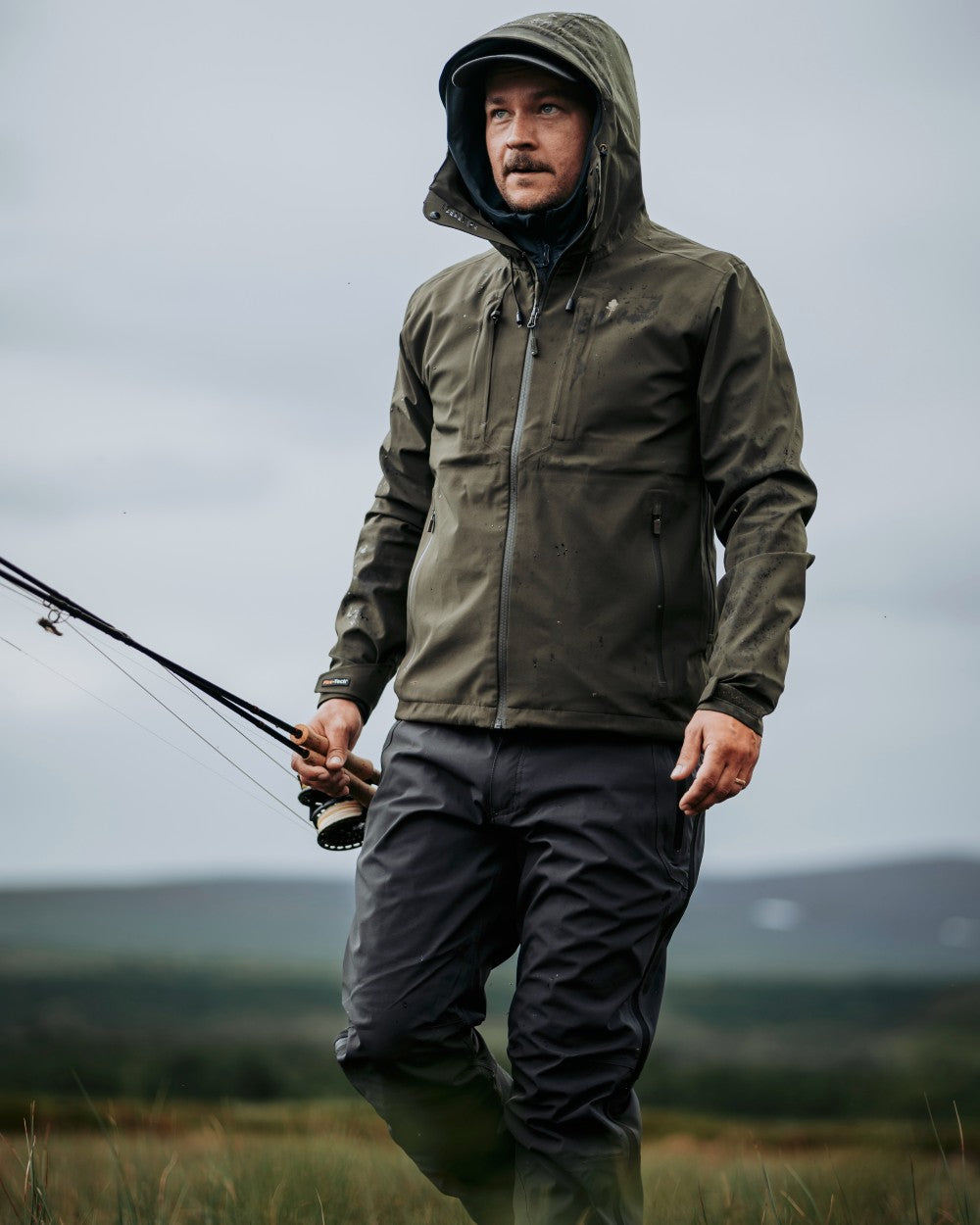 Dark Anthracite Coloured Pinewood Mens Telluz Trousers on forest background 