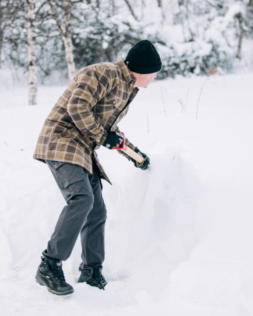Dark Anthracite Coloured Pinewood Mens Värnamo Serengeti Trousers on snow background 