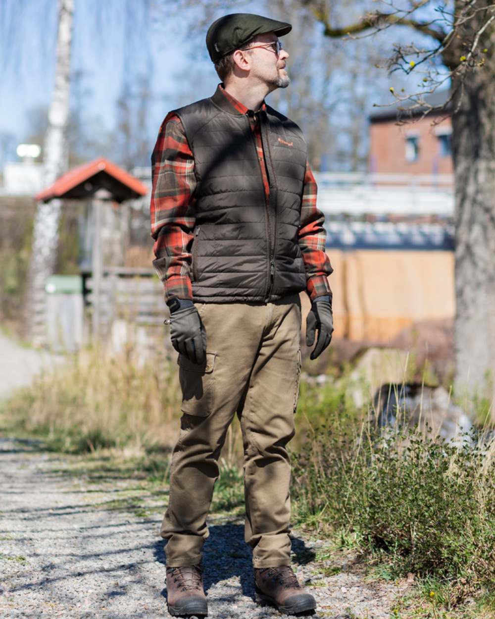 Hunting Olive Coloured Pinewood Mens Värnamo Serengeti Trousers on outdoor background 