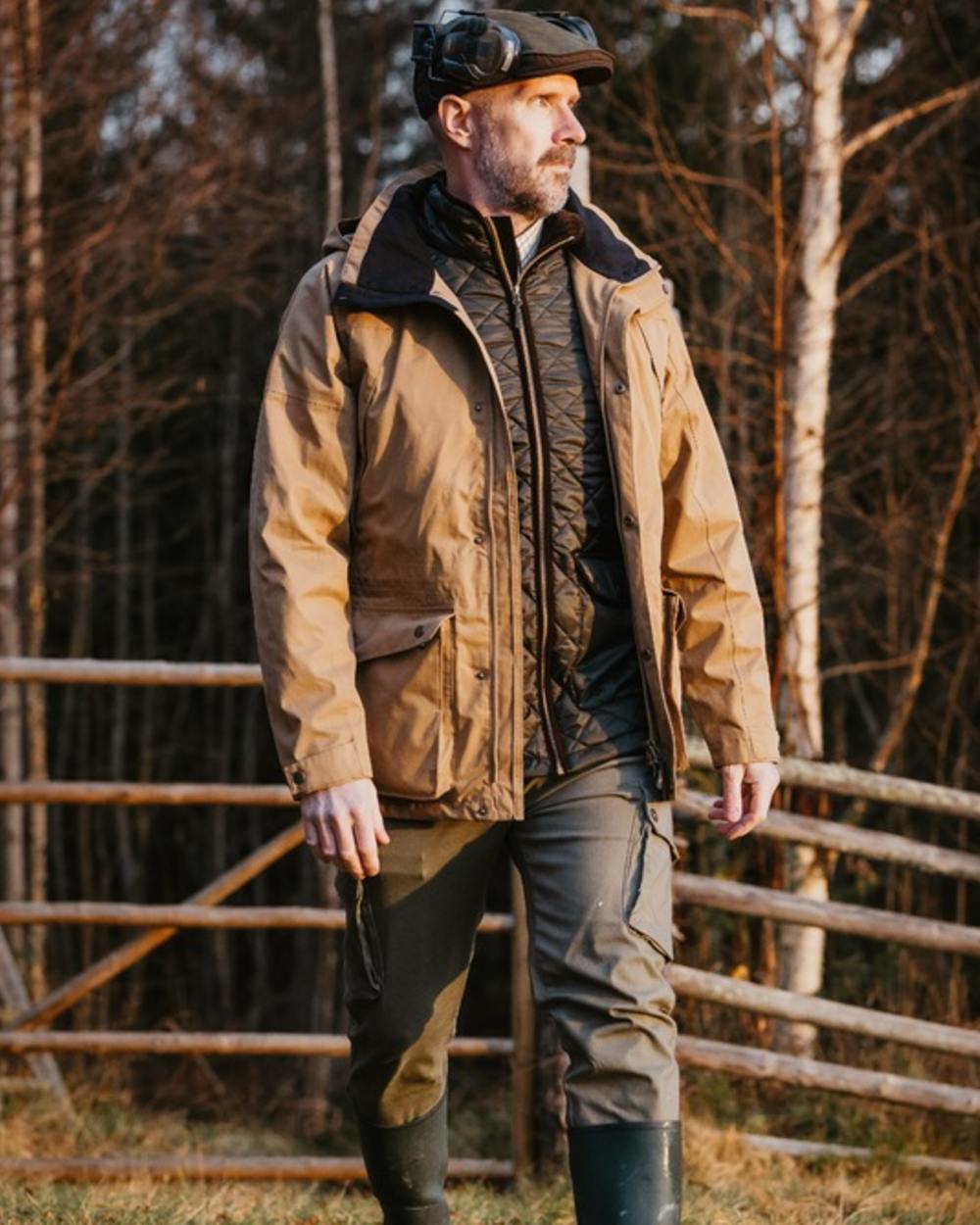 Hunting Olive Coloured Pinewood Mens Värnamo Serengeti Trousers on outdoor background 