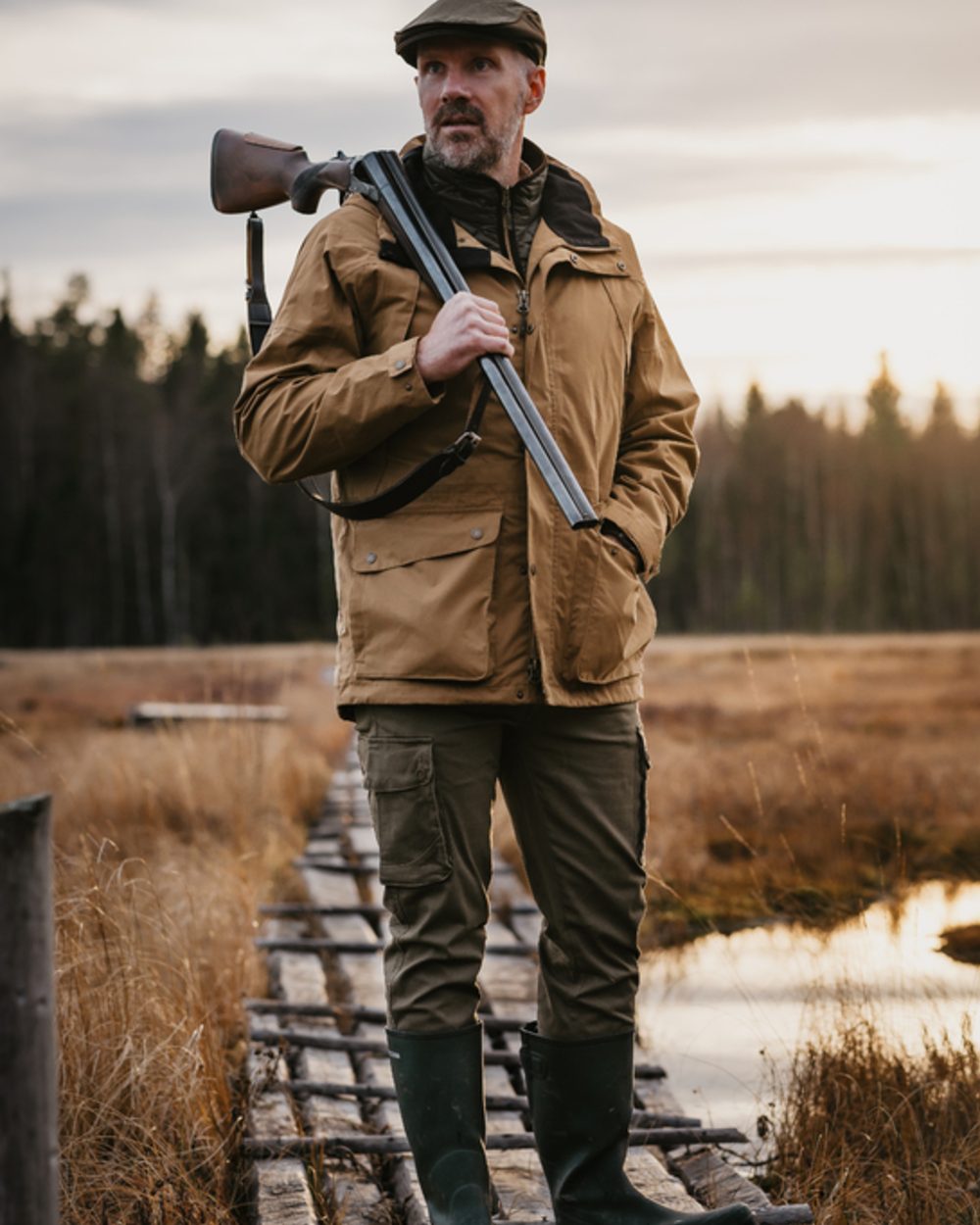 Hunting Olive Coloured Pinewood Mens Värnamo Serengeti Trousers on outdoor background 
