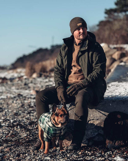 Moss Green Coloured Pinewood Mens Värnamo Serengeti Trousers on outdoor background 