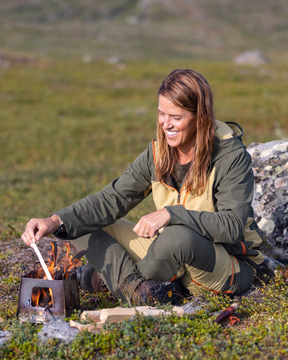 Golden Hay Mossgreen Coloured Pinewood Womens Abisko Light Stretch Jacket on outdoor background 
