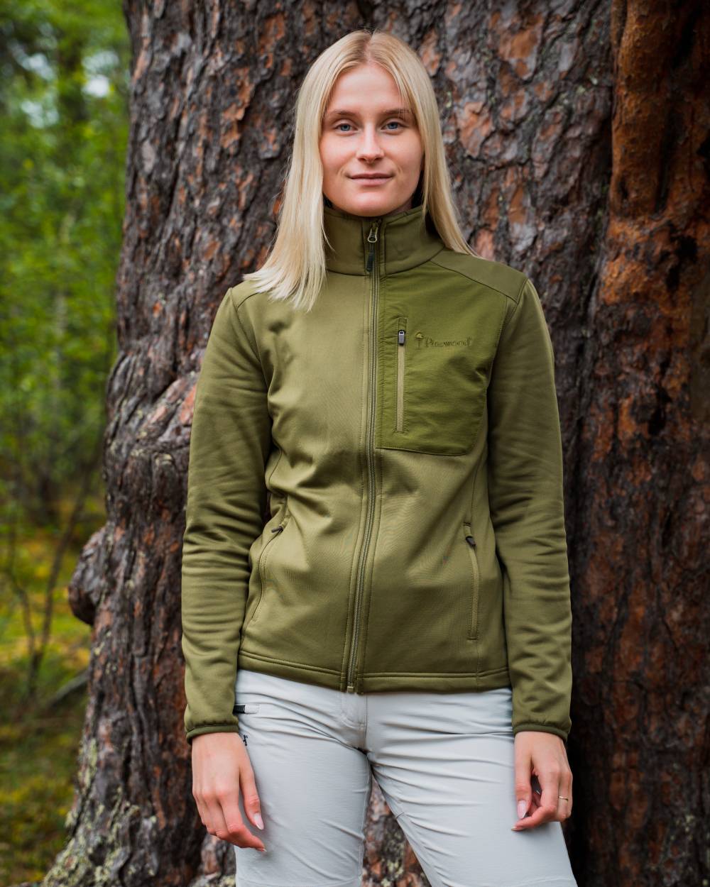 Leaf coloured Pinewood Womens Brenton Power Fleece Jacket on forest background 