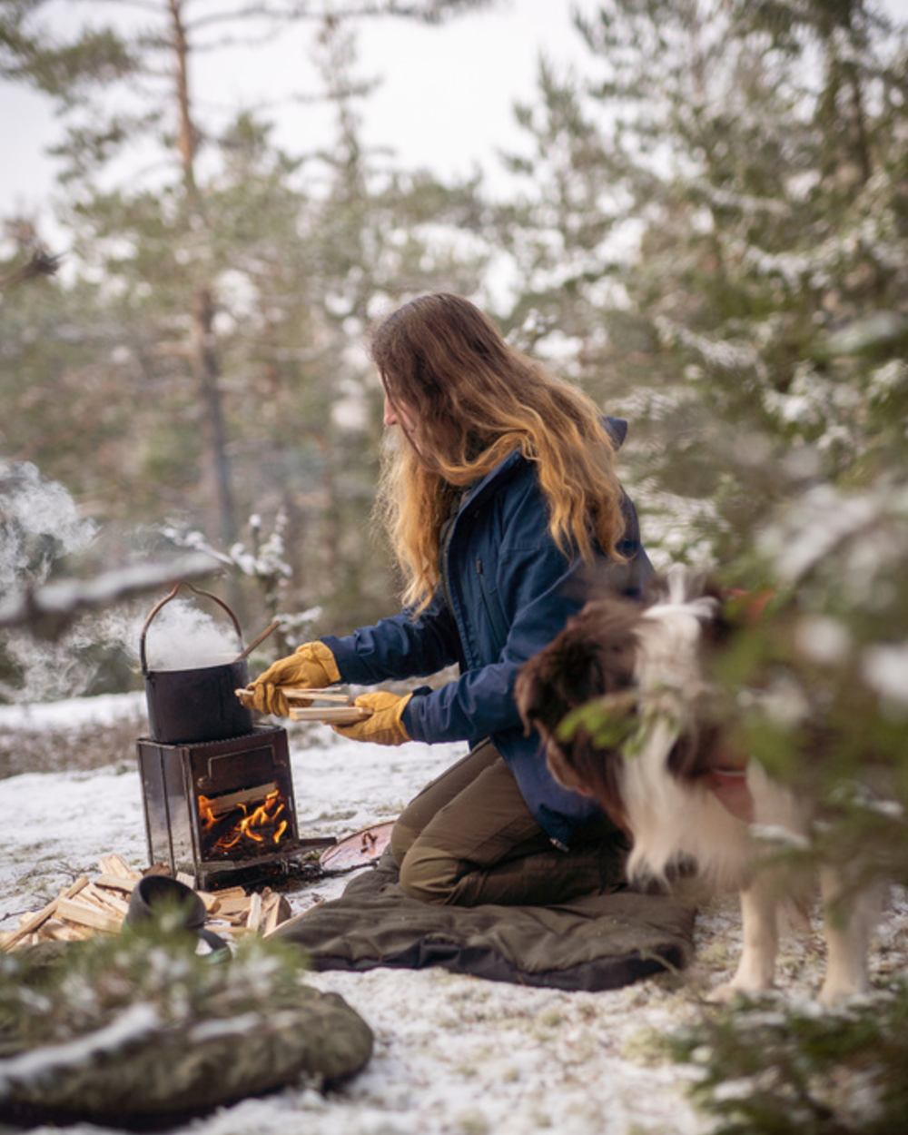 Dark Dive Coloured Pinewood Womens Finnveden Hybrid Extreme Jacket on snow background 