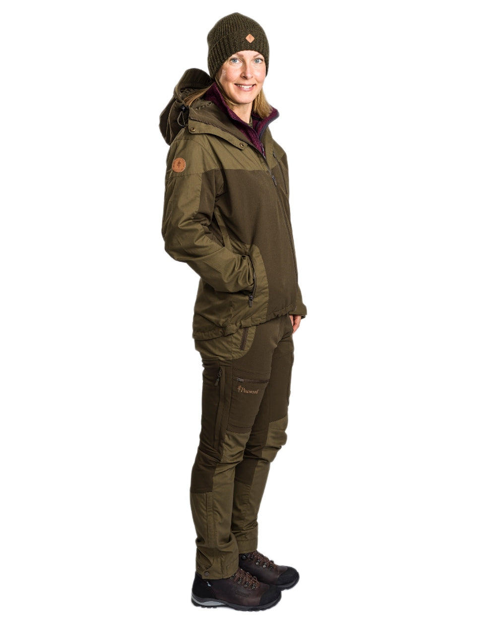 Dark Olive Hunting Olive Coloured Pinewood Womens Finnveden Hybrid Extreme Jacket on white background 