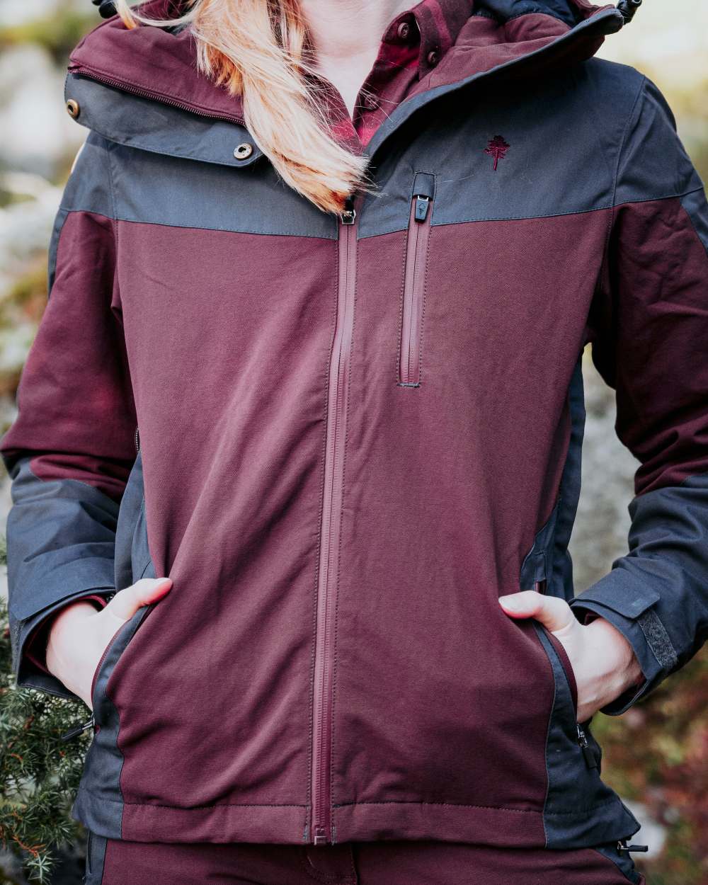 EarthPlum Dark Anthracite Coloured Pinewood Womens Finnveden Hybrid Extreme Jacket on forest background 