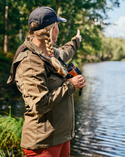 Hunting Olive Coloured Pinewood Womens Finnveden Hybrid Jacket on forest background 