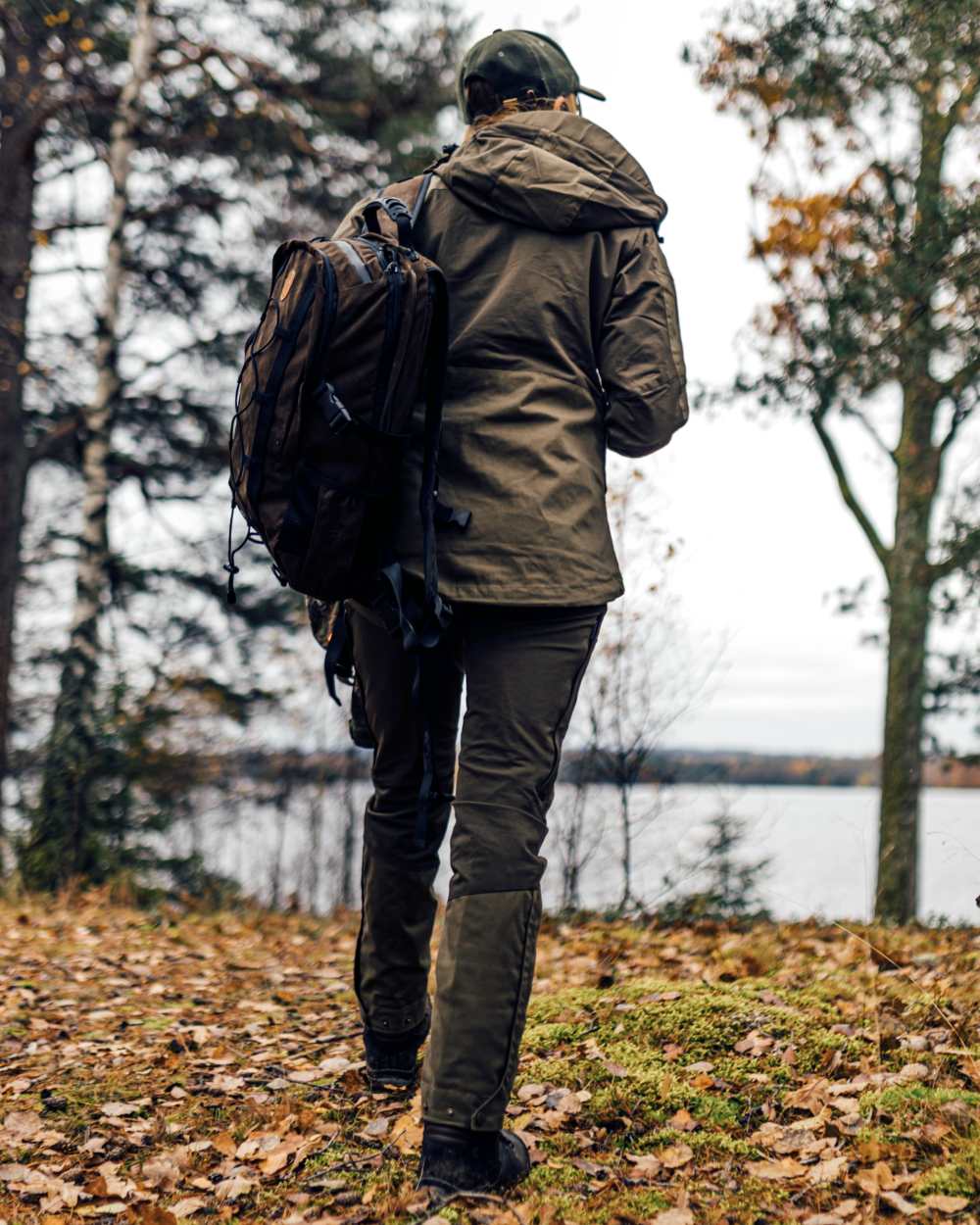 Hunting Olive Coloured Pinewood Womens Finnveden Hybrid Jacket on forest background 
