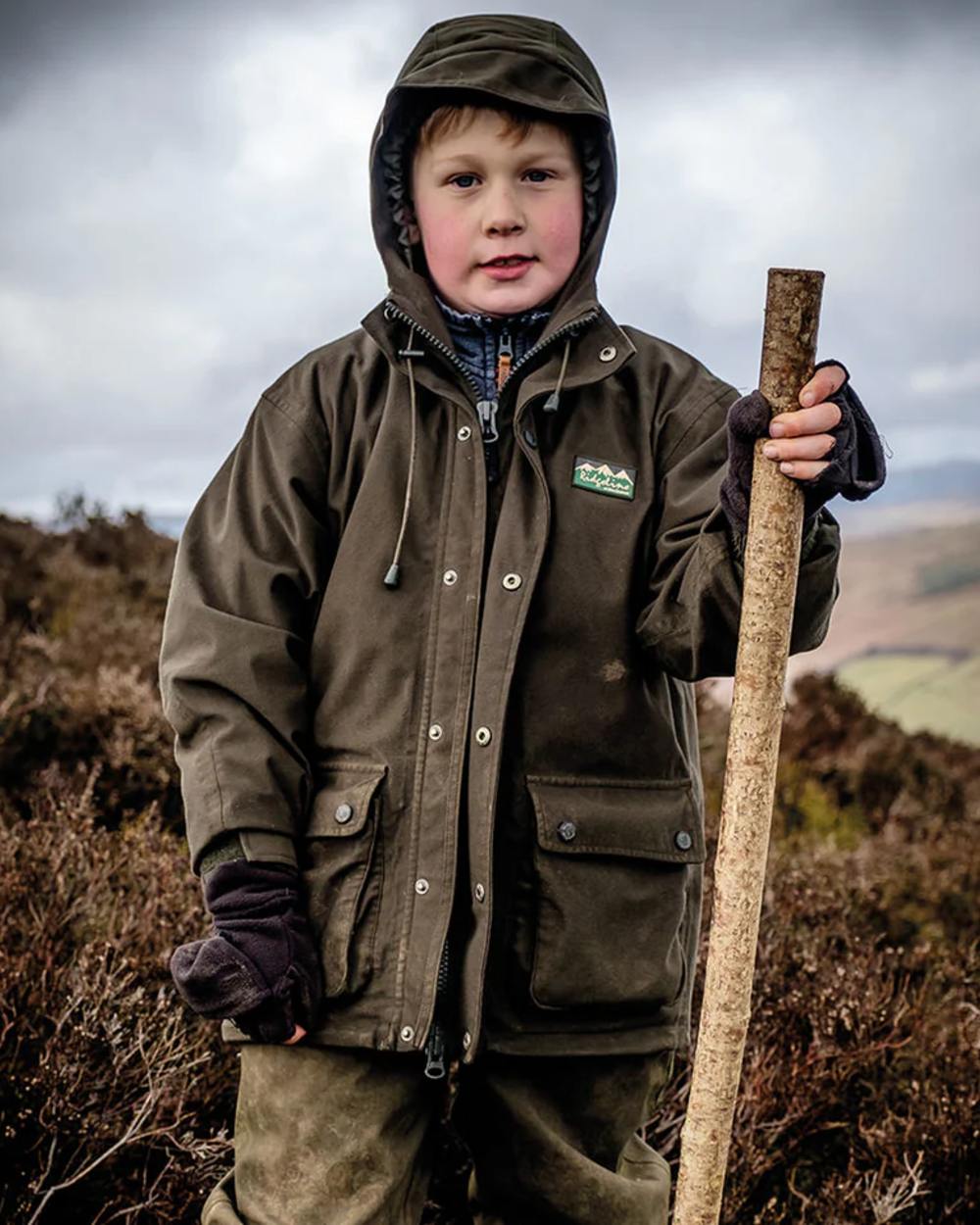 Deep Forest coloured Ridgeline Childrens Spiker Jacket on outdoor background 