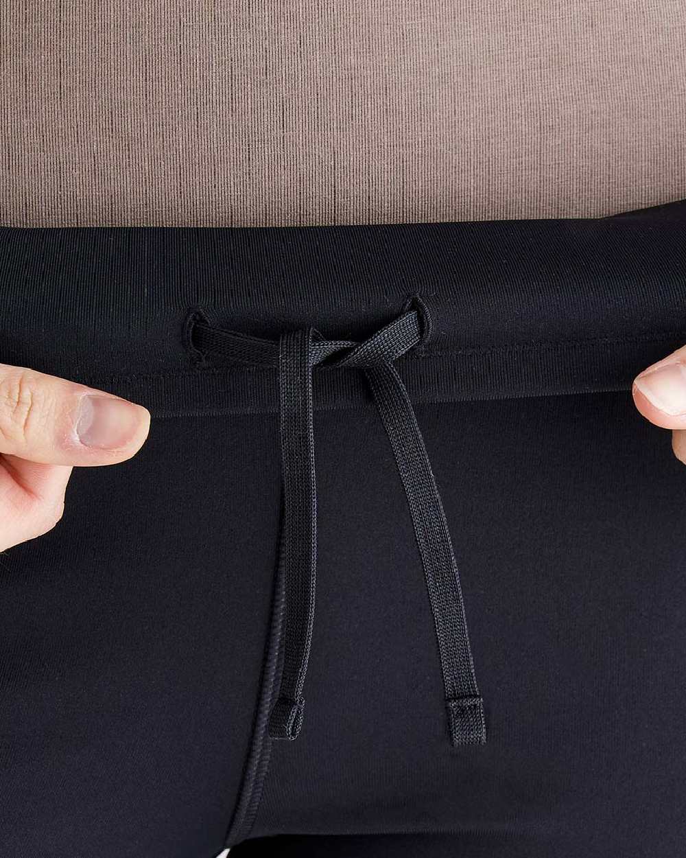 Black coloured Ridgeline Infinity Pro Leggings on grey background 