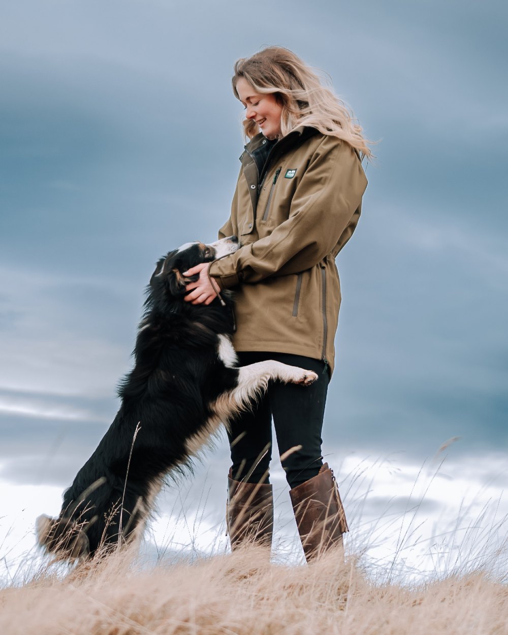 Teak Coloured Ridgeline Ladies Monsoon Nordic Smock on field background 