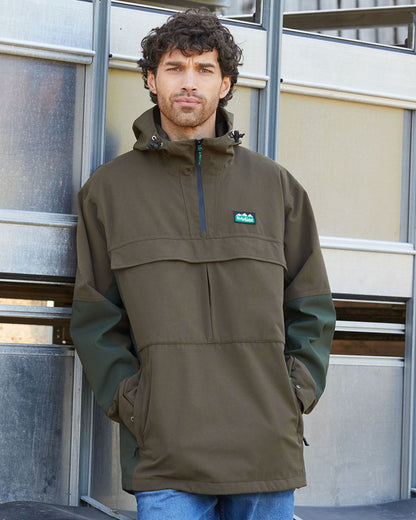 Bark Deep Forest coloured Ridgeline Mens Cambrian Smock on outdoor background 