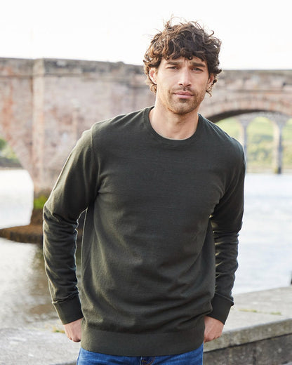 Deep Forest coloured Ridgeline Mens Hartland Crew Knit Jumper on river background 
