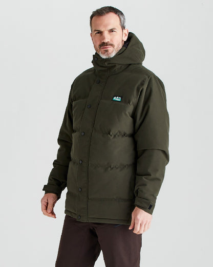 Deep Forest coloured Ridgeline Mens Tundra Thermal Jacket on grey background 