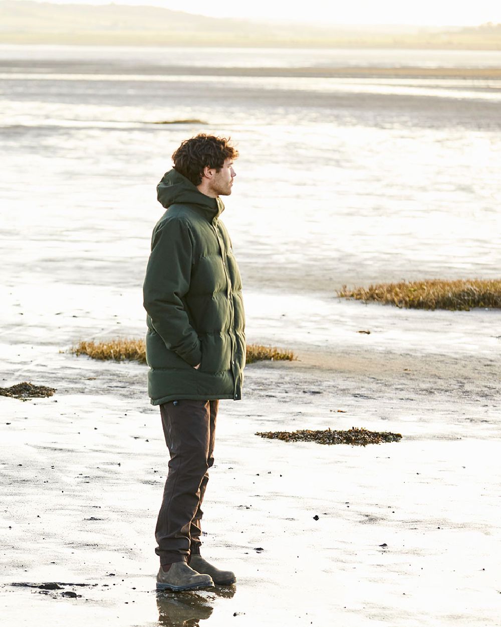 Deep Forest coloured Ridgeline Mens Tundra Thermal Jacket on beach background 