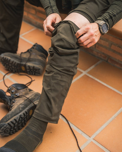 Grizzly Brown coloured Seeland Birch Zip-Off Trousers on house background 