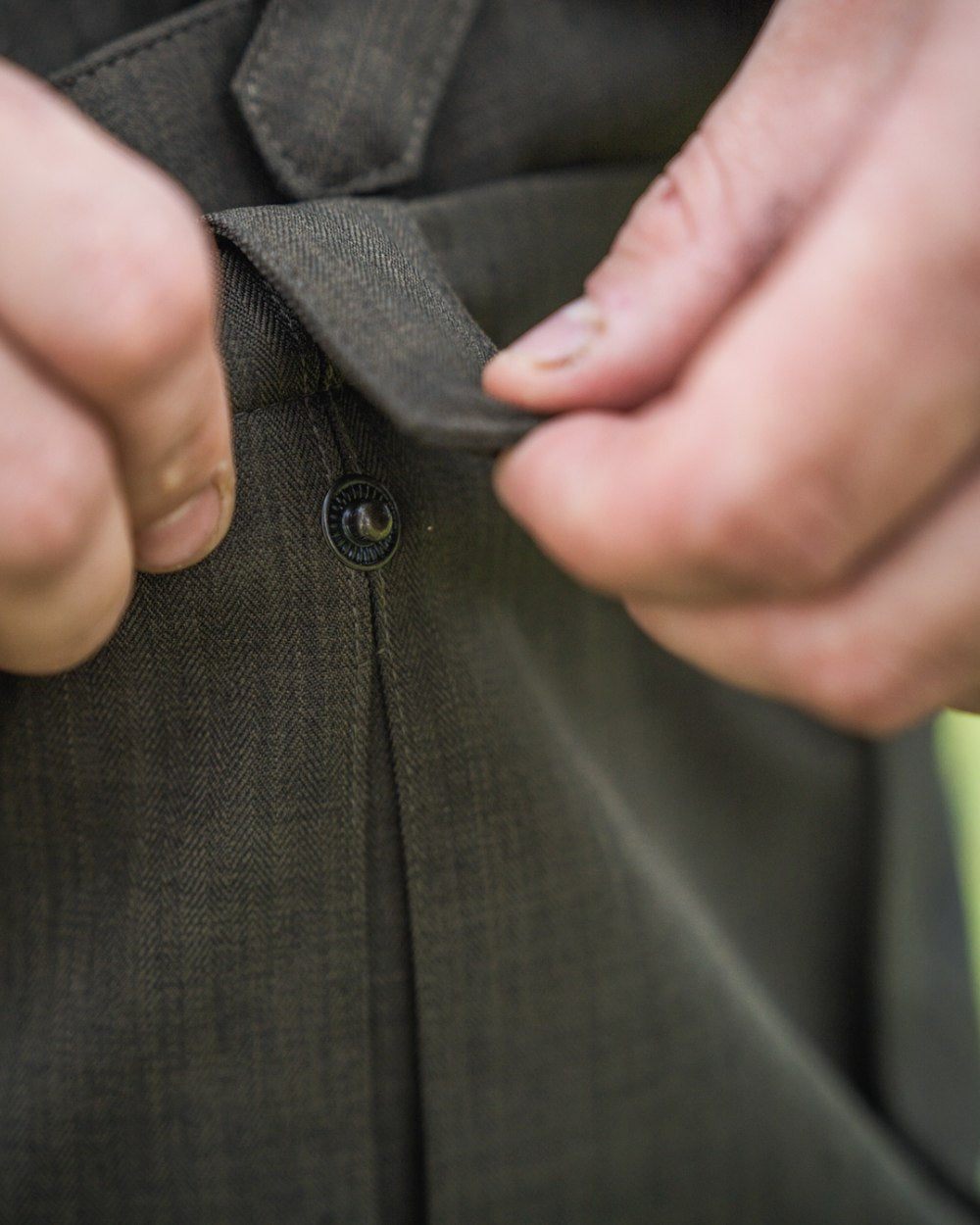 Light Pine Coloured Seeland Highpoint Jacket on outdoor background 