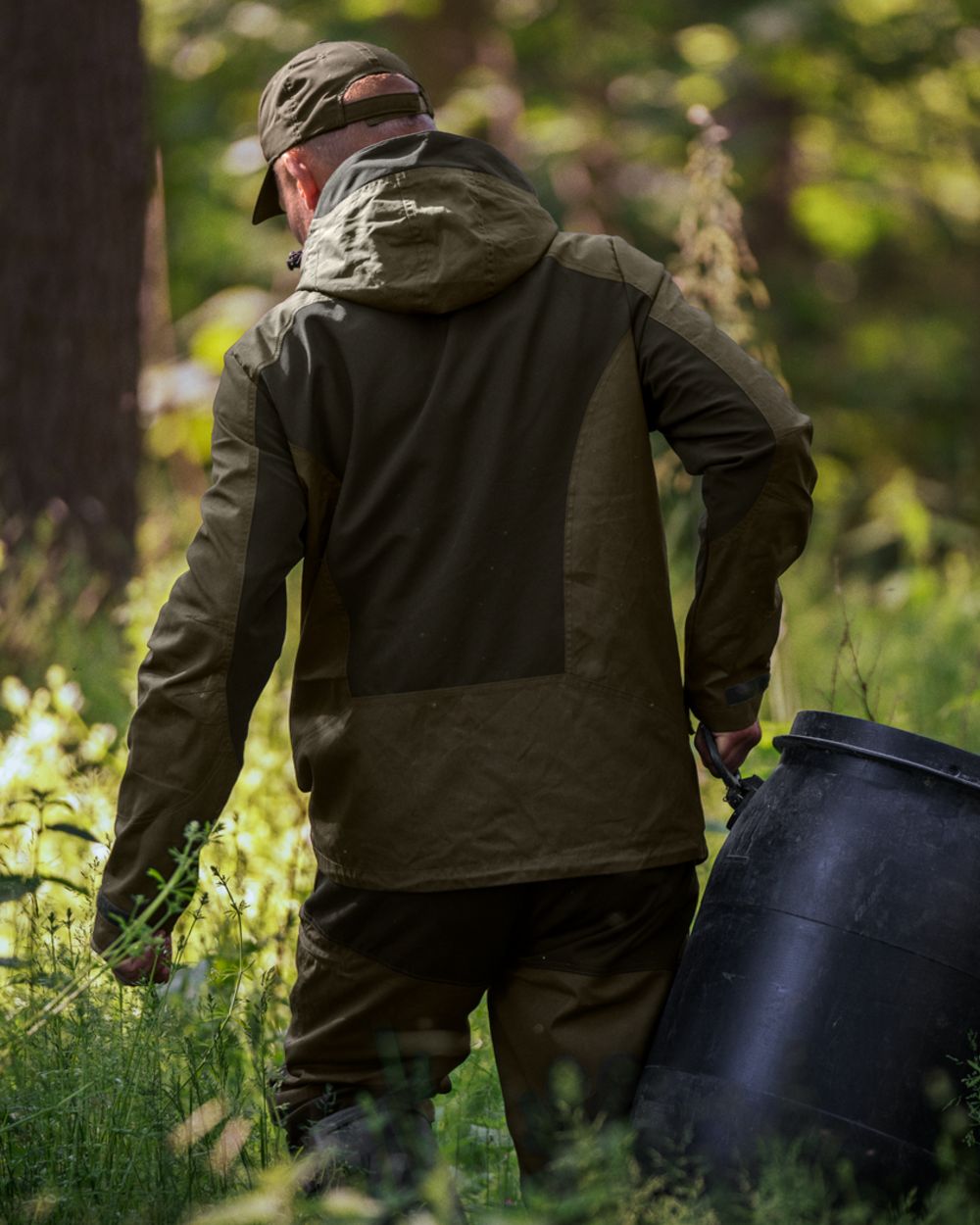 Pine Green Coloured Seeland Key-Point Active II Jacket on forest background 