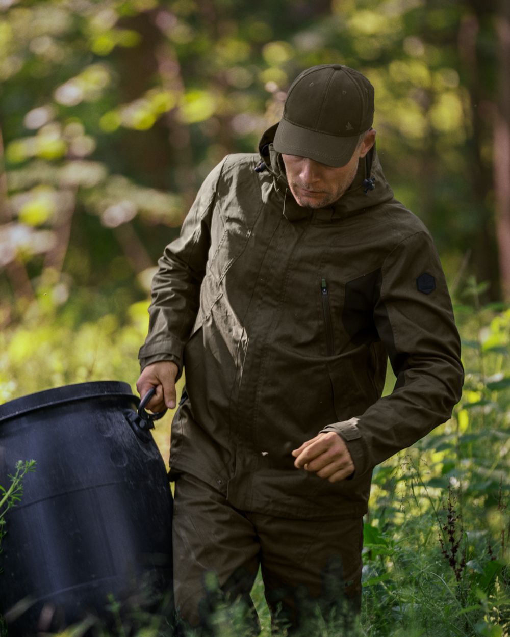 Pine Green Coloured Seeland Key-Point Active II Jacket on forest background 