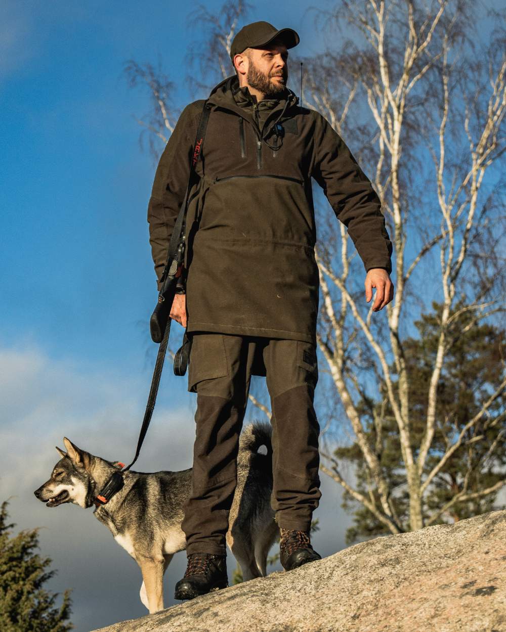 Pine Green coloured Seeland Mens Chaser BGH Smock on forest background 