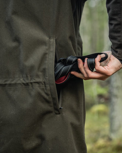 Pine Green coloured Seeland Mens Chaser BGH Smock on forest background 