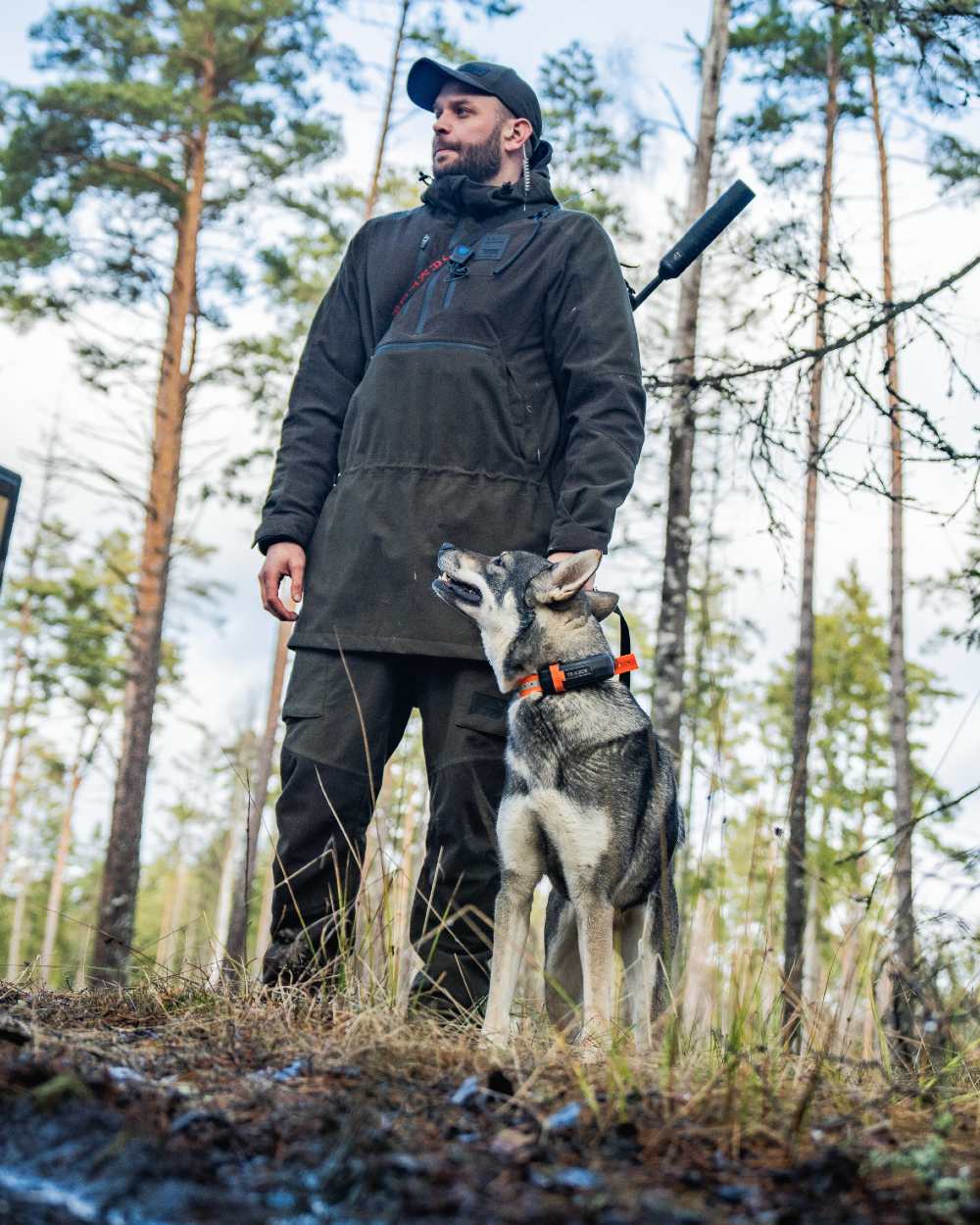 Pine Green coloured Seeland Mens Chaser BGH Smock on forest background 