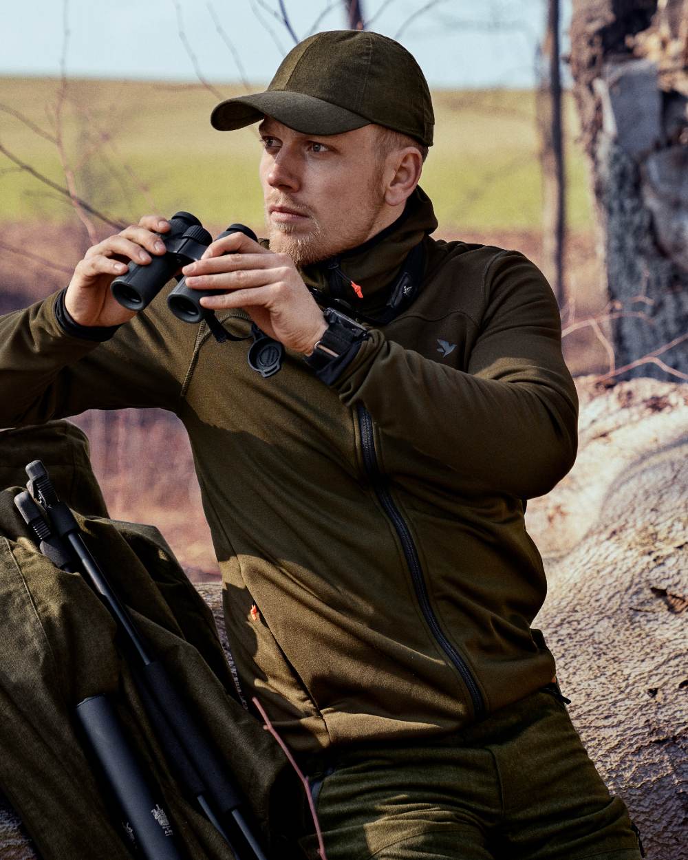 Pine Green coloured Seeland Power Fleece on forest background 
