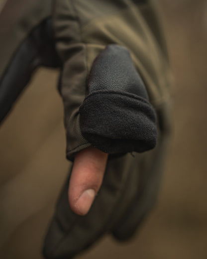 Pine Green coloured Seeland Trigger Fold-Back Gloves on forest background 