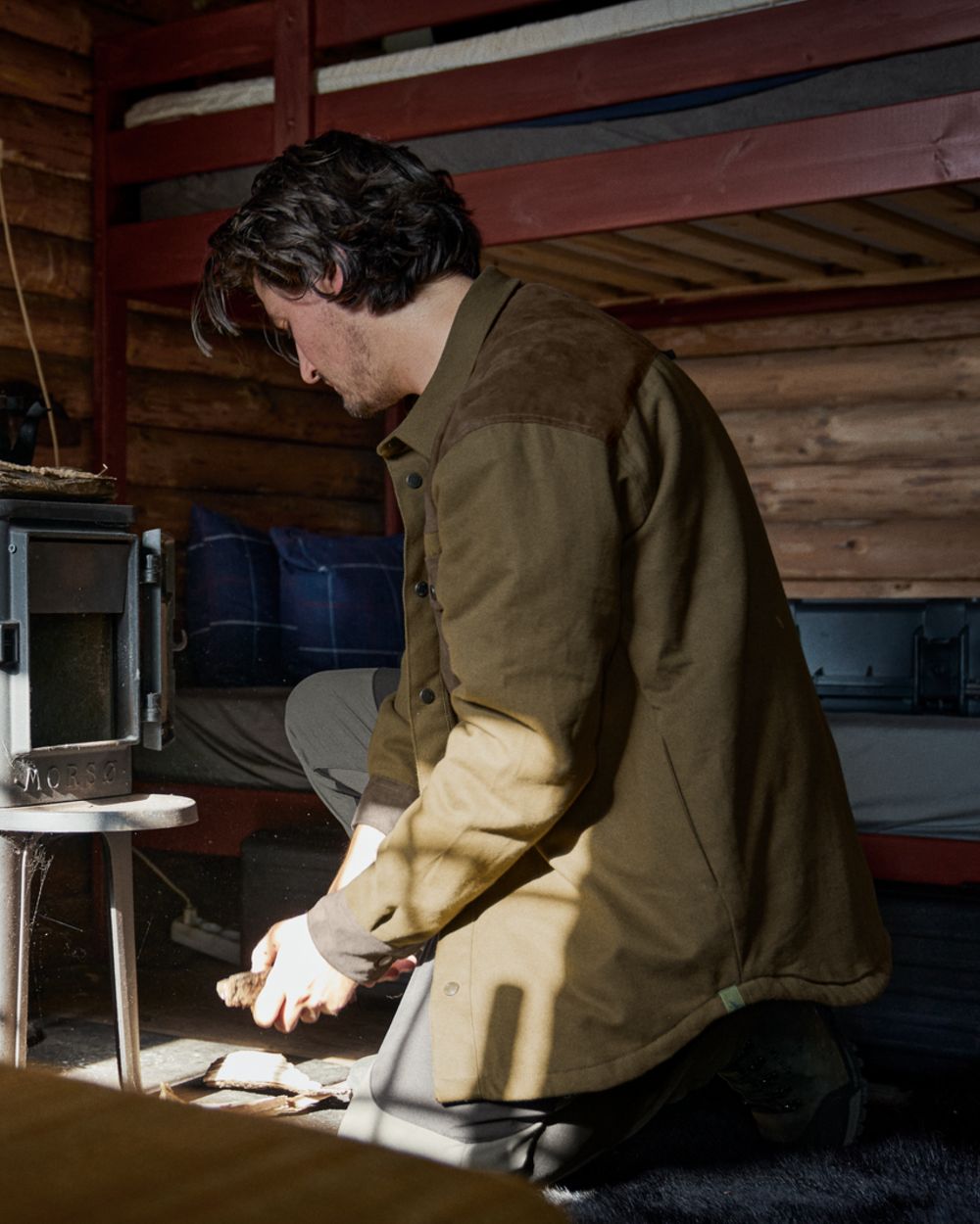 Pine Green coloured Seeland Vancouver Shirt on indoor background 