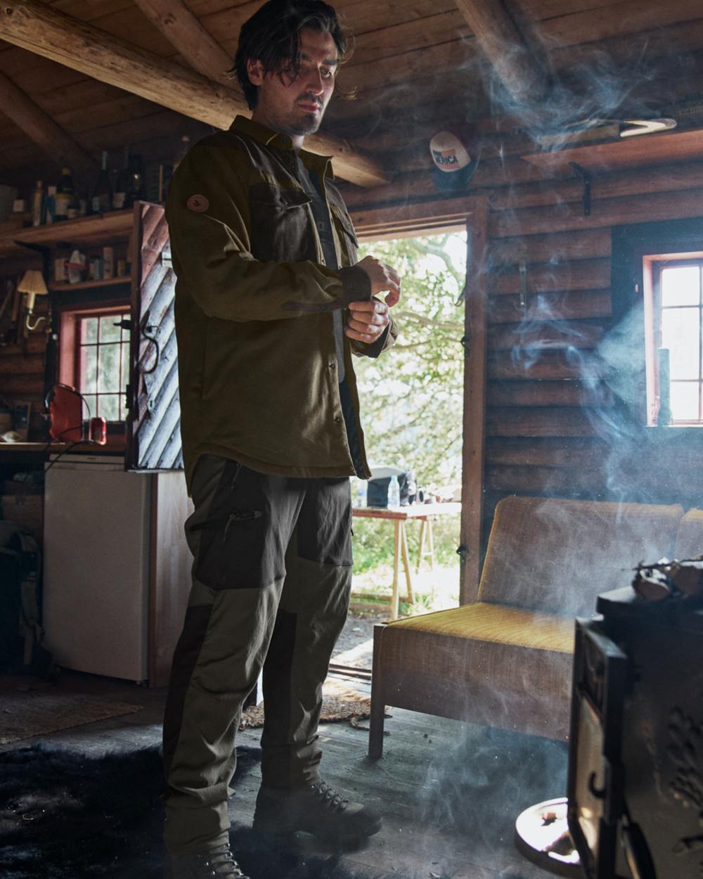 Pine Green coloured Seeland Vancouver Shirt on indoor background 