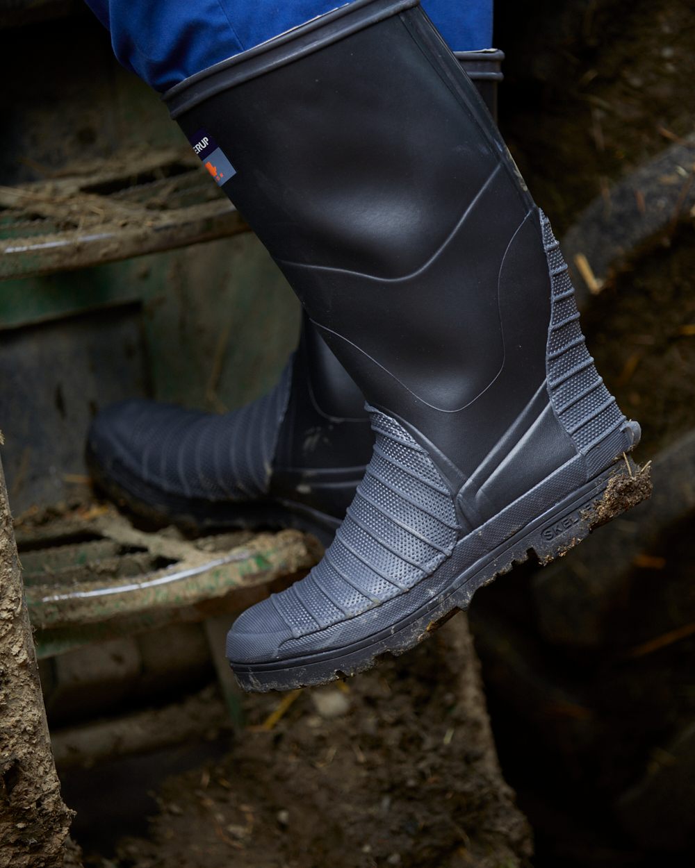 Black Coloured Skellerup 4x4 Marathon Wellingtons On A Outdoor Background 