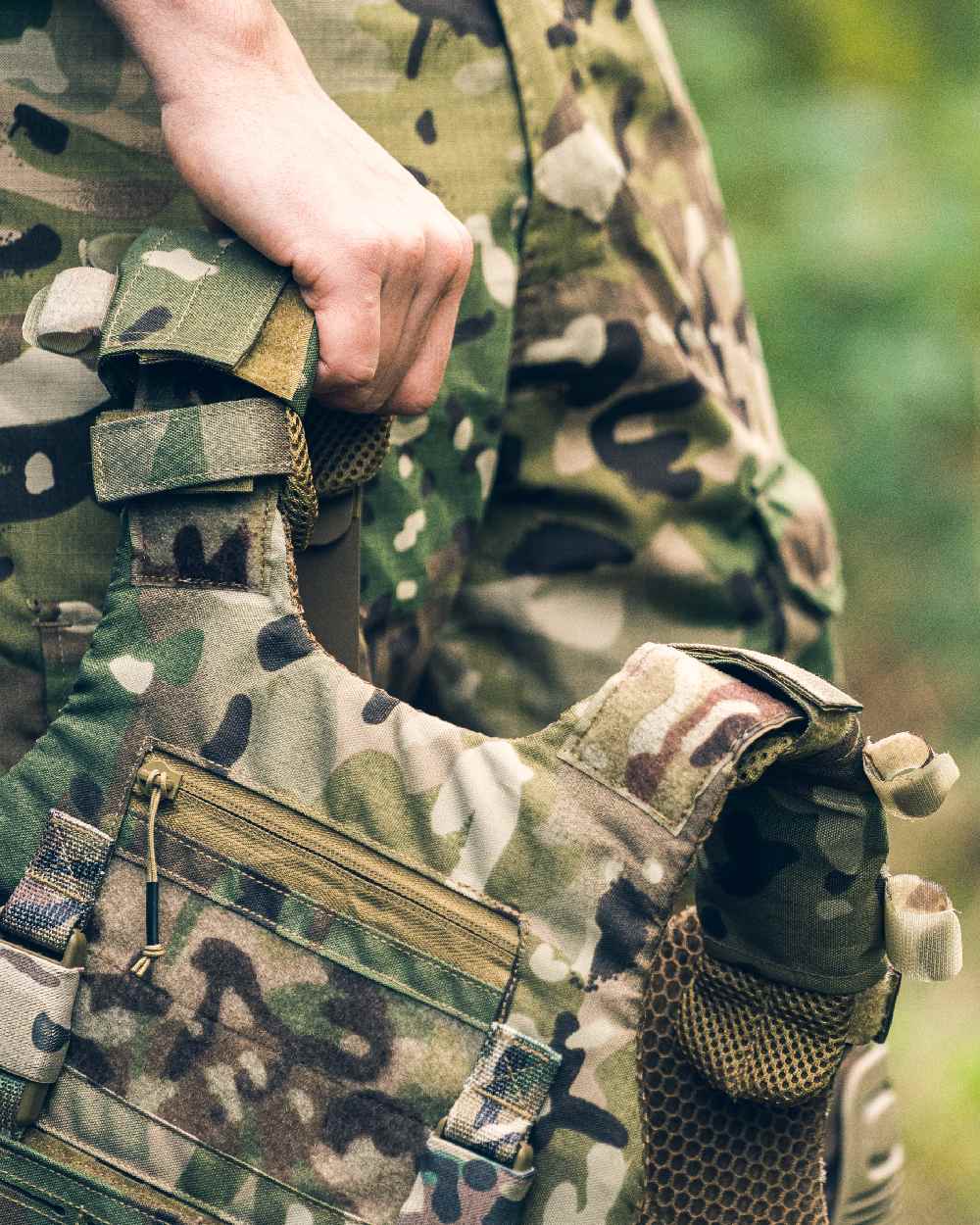 VCAM Coloured Viper VX Buckle Up Carrier Gen2 on blurry background 