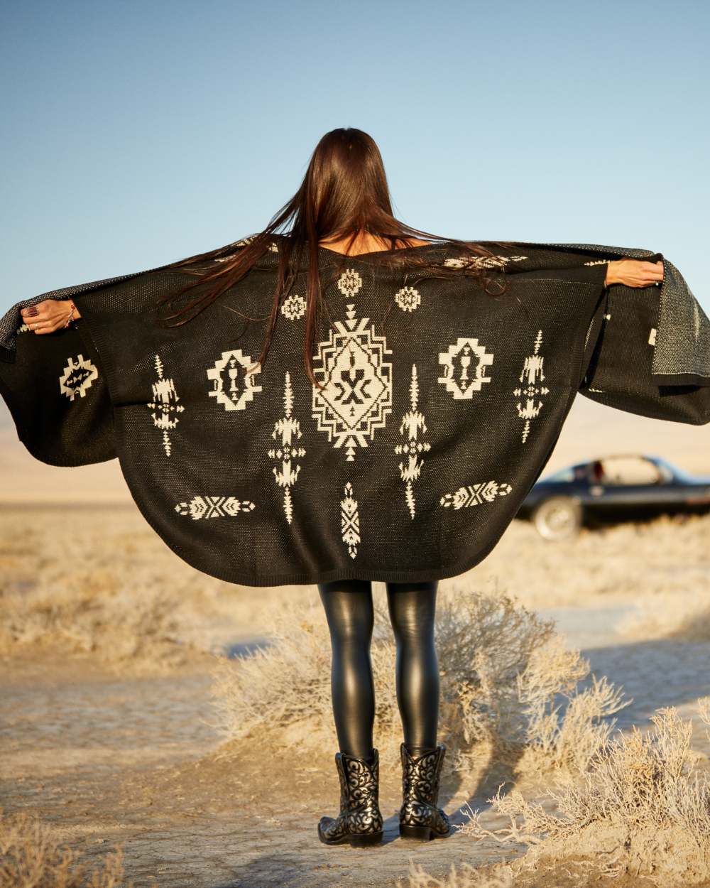 Black Summer Sand Coloured Ariat Womens Delta Poncho On A Desert Background 