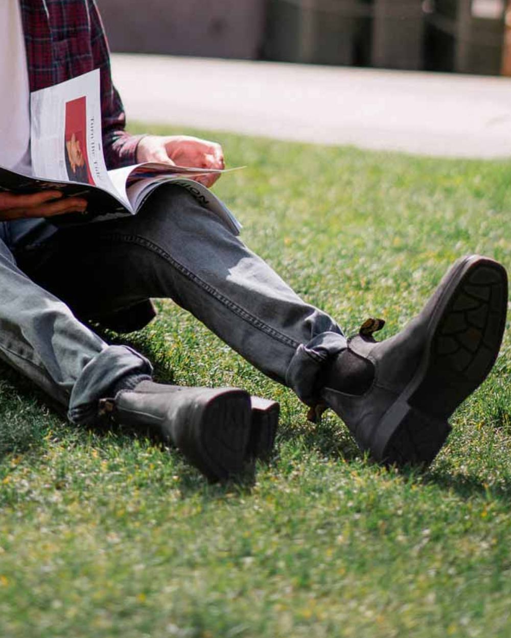 Rustic Black Coloured Blundstone 1308 Rustic Black Leather Chelsea Boots On A Garden Background